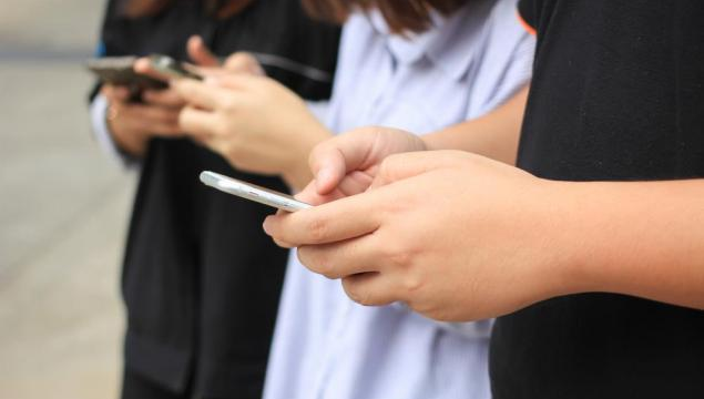 Tips dan Cara Membuat Status di Facebook dan Twitter Status di facebook