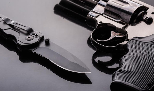 pisau dan pistol